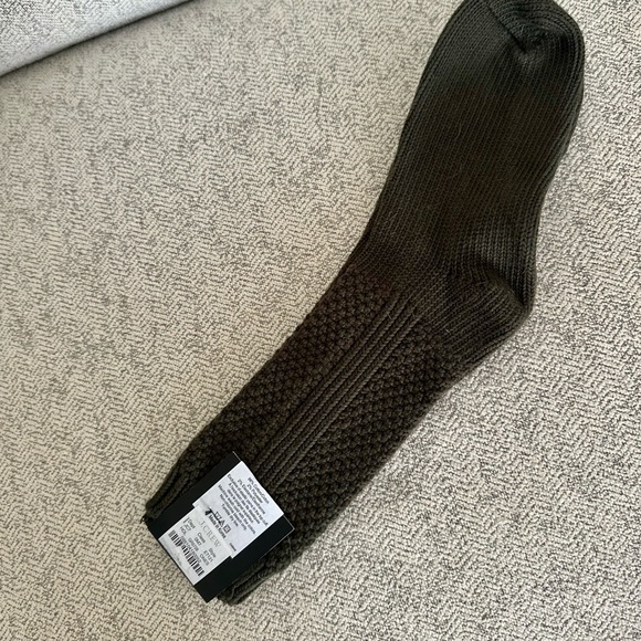 J.Crew textured trouser socks in olive green - Picture 4 of 4